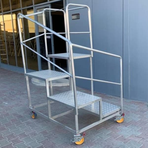 Podium with Round Stairway – thumbnail 3