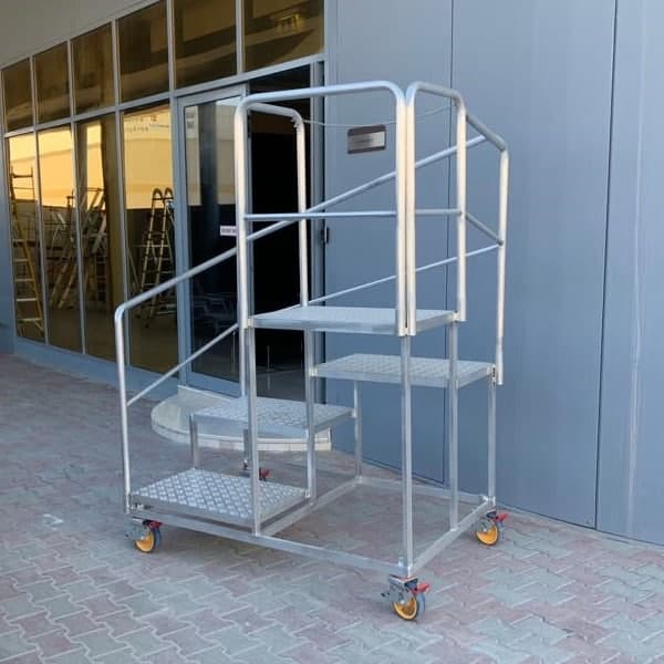 Podium with Round Stairway – thumbnail 4